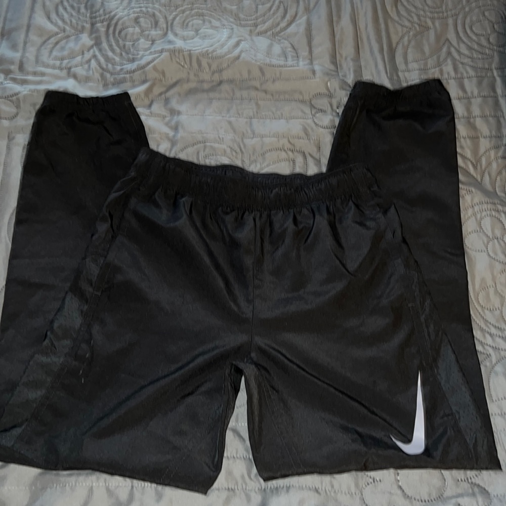 Nike Kids Boy's Dri-FIT Tapered Woven Pants Large